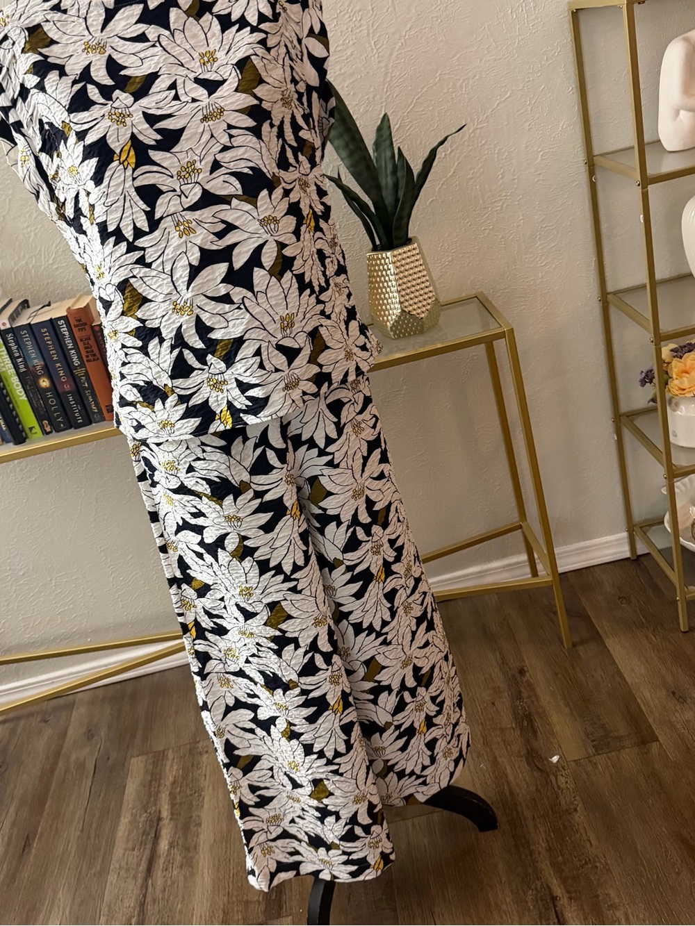 Adrianna Papell Floral 2-Piece Crinkle Set - Picture 6 of 9